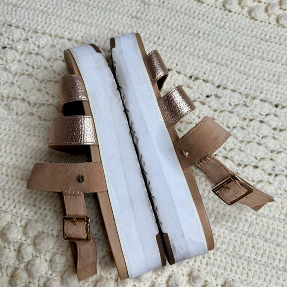 UGG Braelynn Metallic Leather Sandals Rose Gold Size 10 - Picture 3 of 15